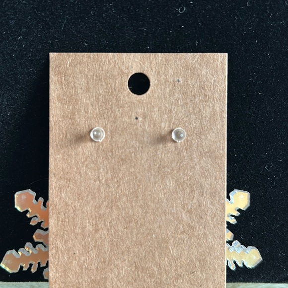 🎄🆕Gorgeous No Brand Snowflake Earrings - Picture 3 of 3